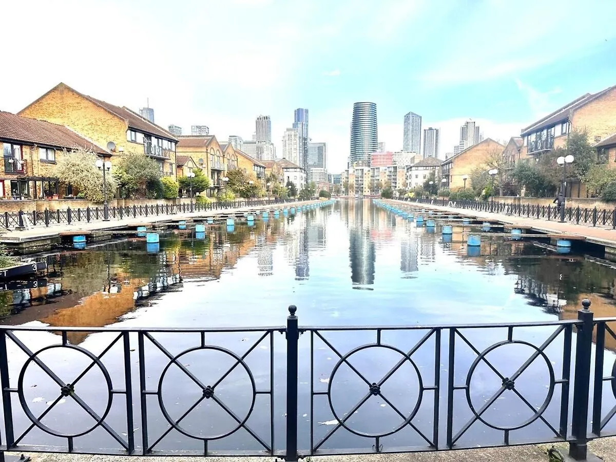 Cosy One Bedroom Apartment - London Docklands 0*,  United Kingdom