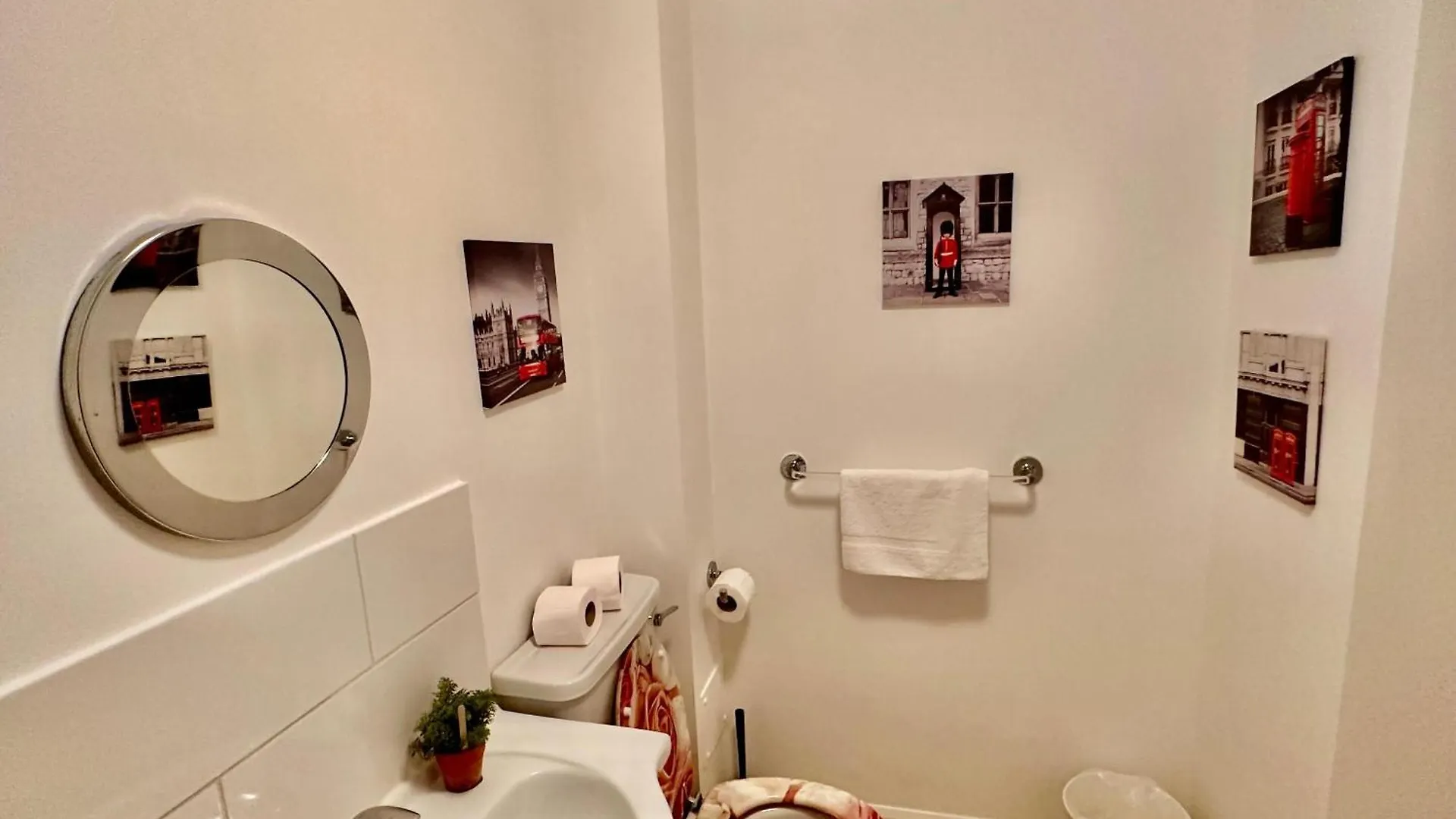 Cosy One Bedroom Apartment - London Docklands 0*,